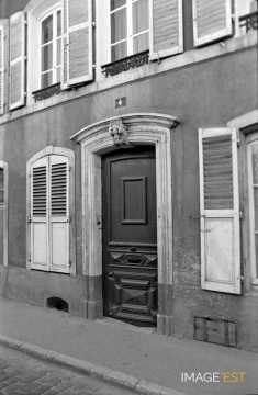 Porte d'entrée rue des Bénédictins (Metz)
